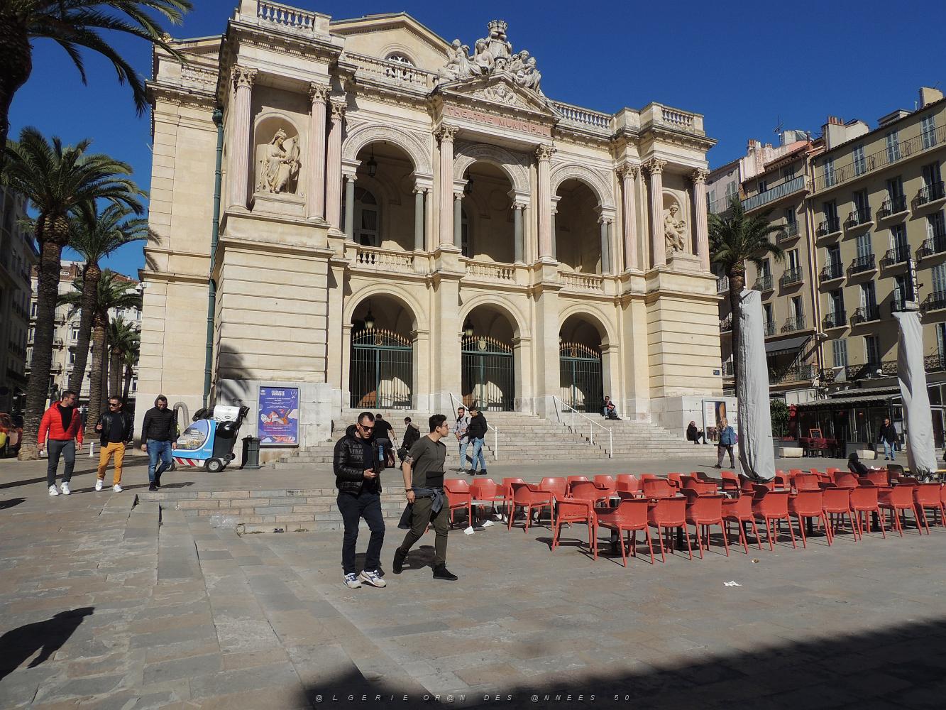 le theatre la place.JPG -           